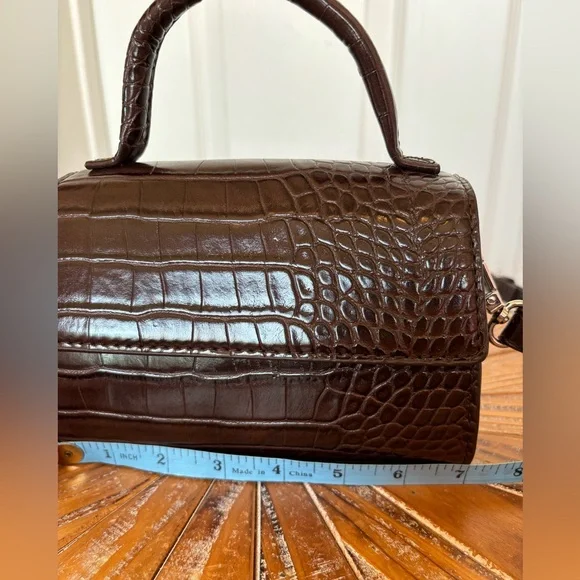 Used Zara Small Elegant Chocolate Brown Crocodile-Embossed Faux Leather Handbag - Picture 4 of 15